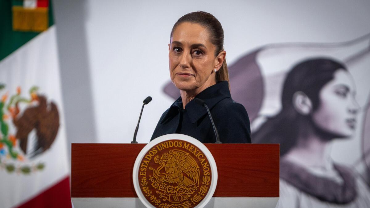 Claudia Sheinbaum said presidents of Mexico can have only one flag, as a ban on dual citizenship for candidates moves toward the official gazette.