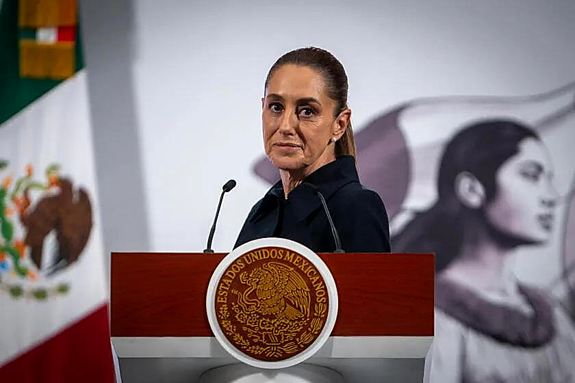 Senate committees advanced a bill that would bar dual nationals from the presidency, the governorships, and Mexico City.